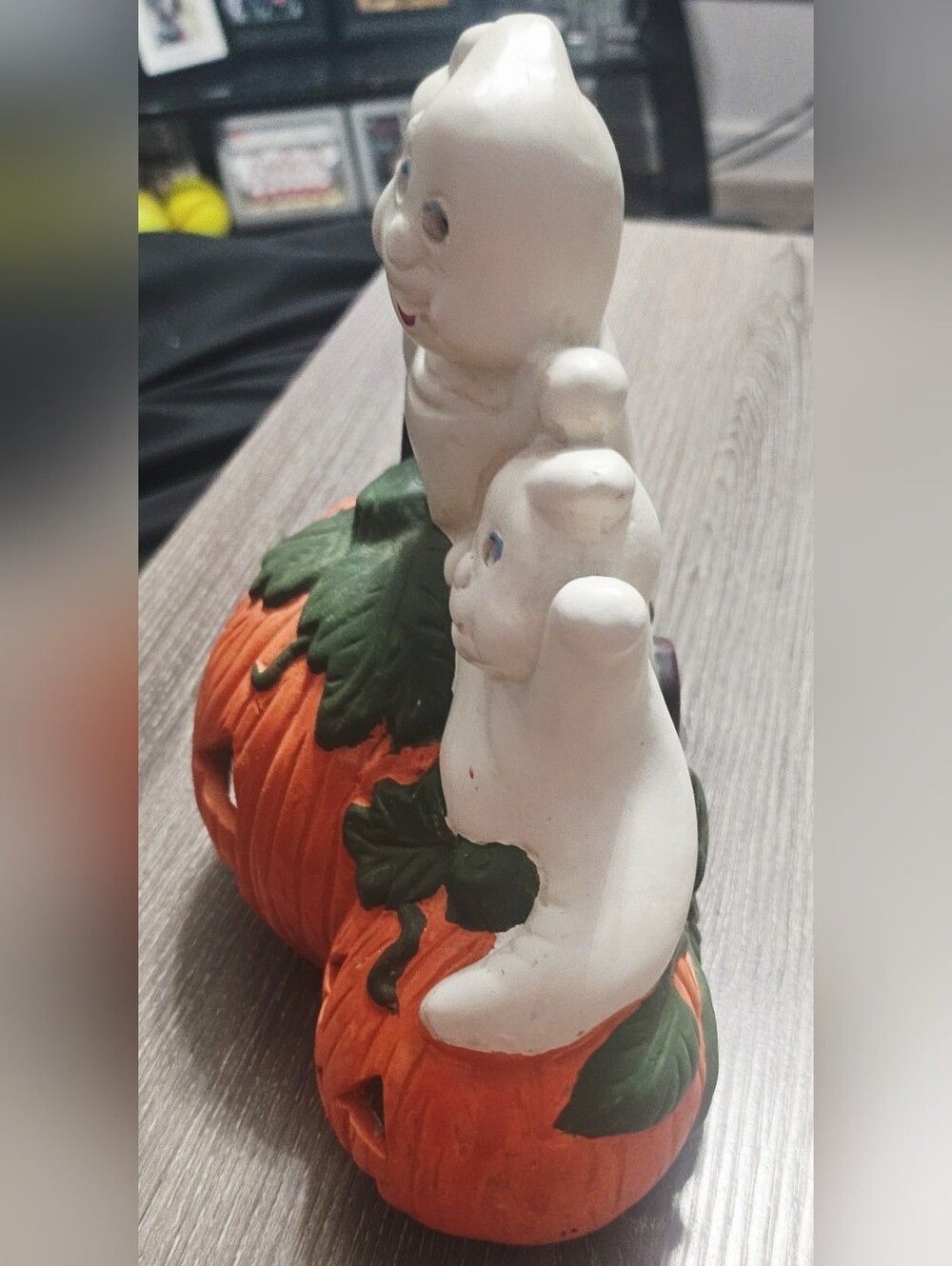 Vintage Halloween Ceramic Figure 3 Ghosts and a Crow on Jack O Lanterns - Picture 6 of 7